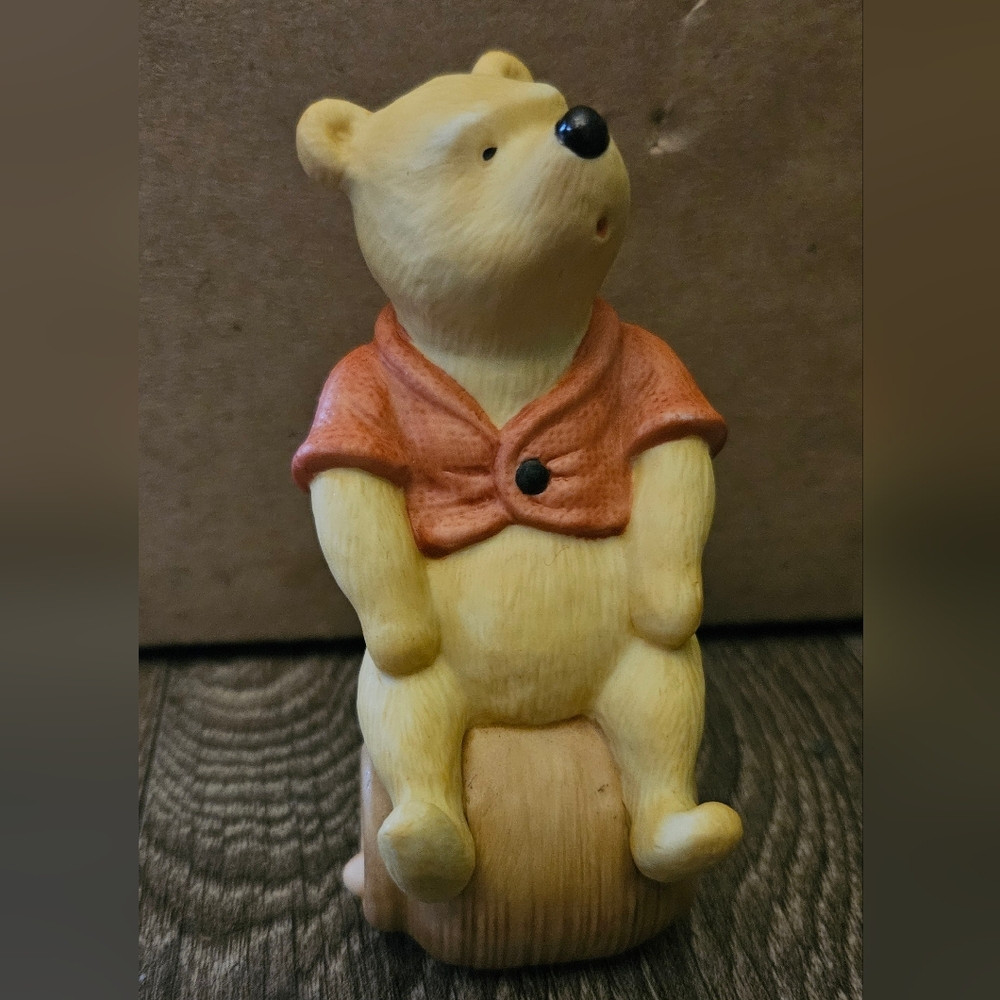 Willitts WINNIE THE POOH Classic Figural Bell Pooh on Honey Pots